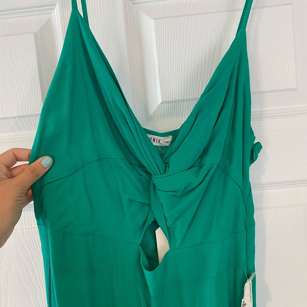 NWT! Green jumpsuit with cutout in front - Picture 8 of 10